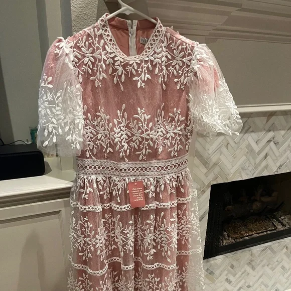 Sicily dress with flutter sleeves - Picture 2 of 4